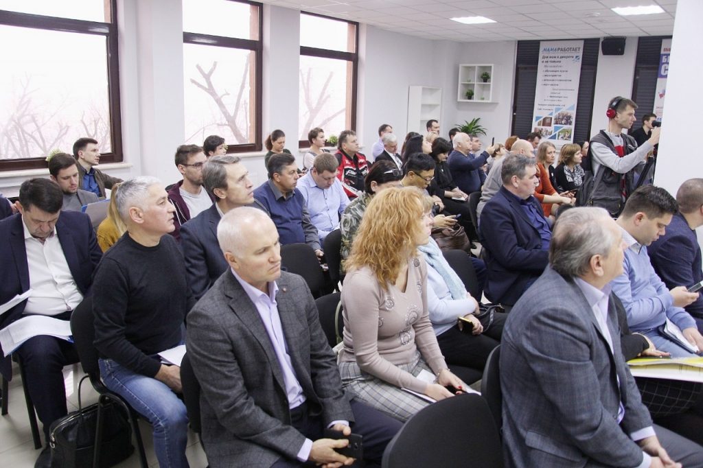Прошла встреча Евгения Первышова с многодетными семьями