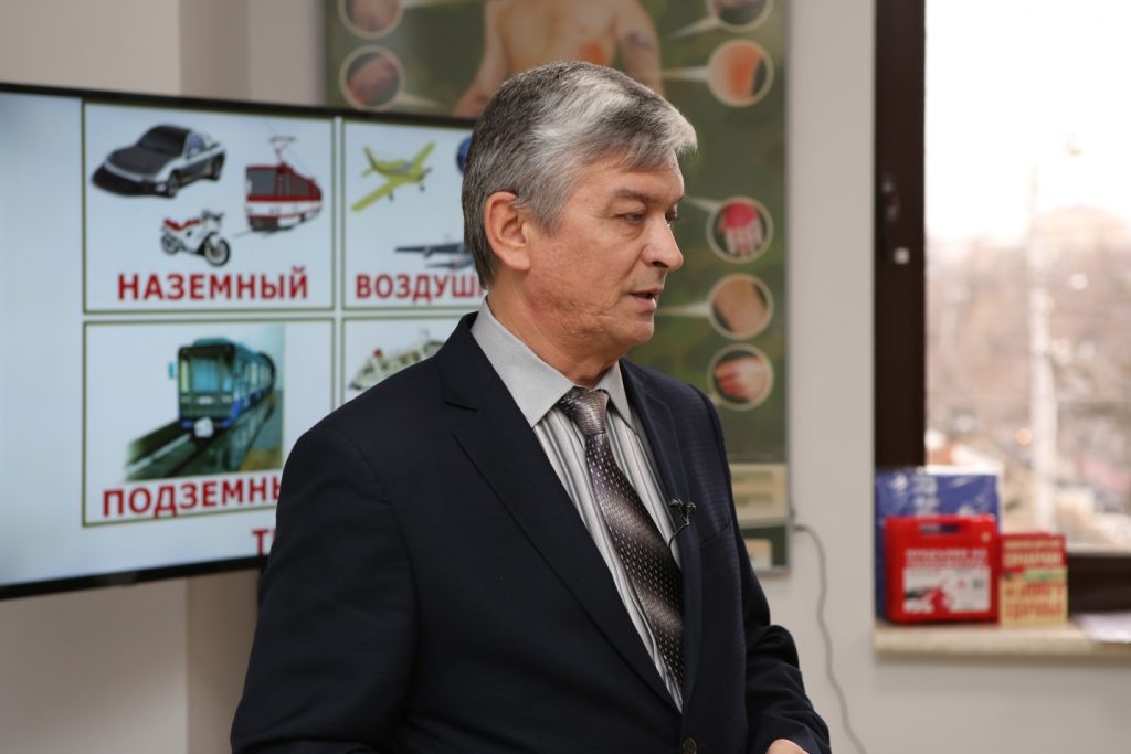 Юные инспектора движения начали изучать правила дорожного движения