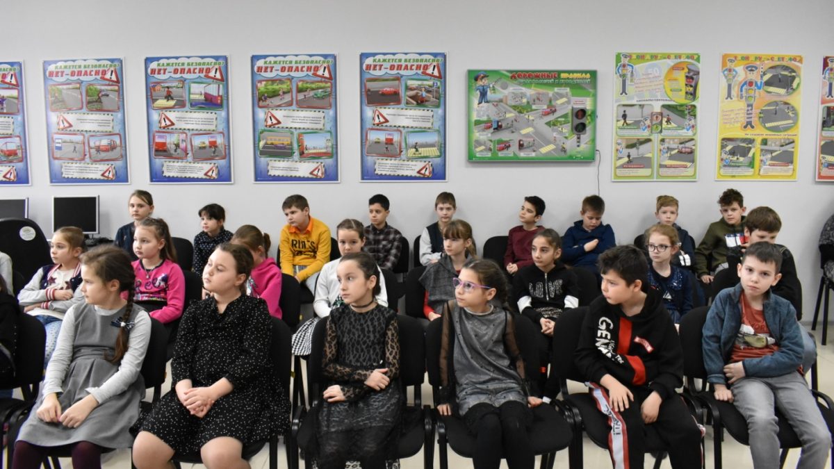 Юные инспекторы движения изучили ЖД переезды